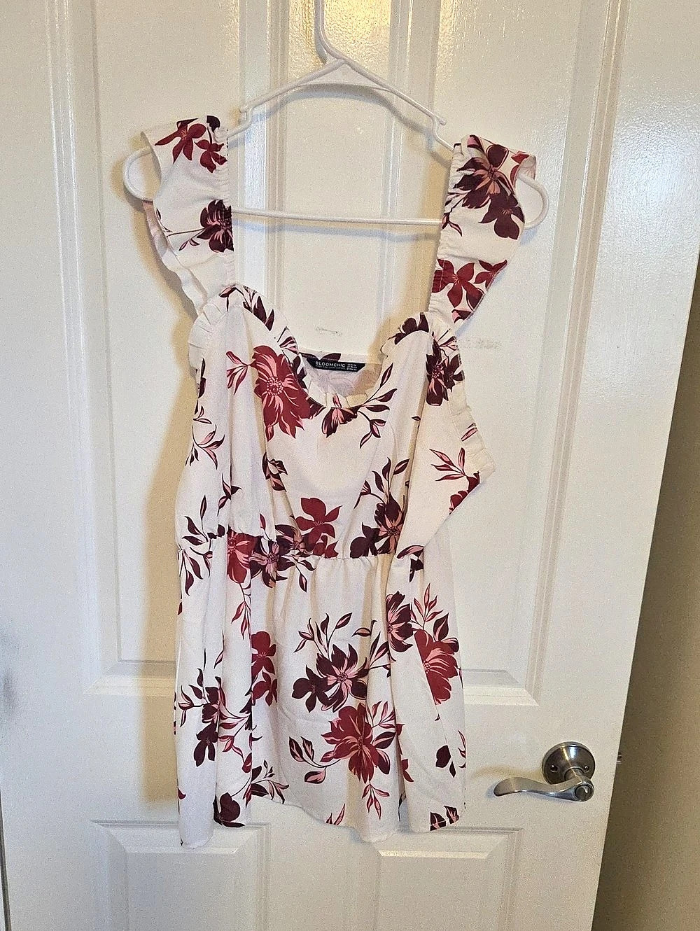 Bloomchic Floral Tank Top in White & Red Size Xl